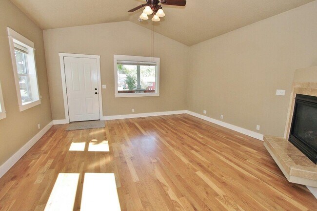 Building Photo - Craftsman Style Home on the Boise Bench