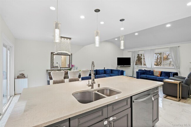 Building Photo - 18 South Dr