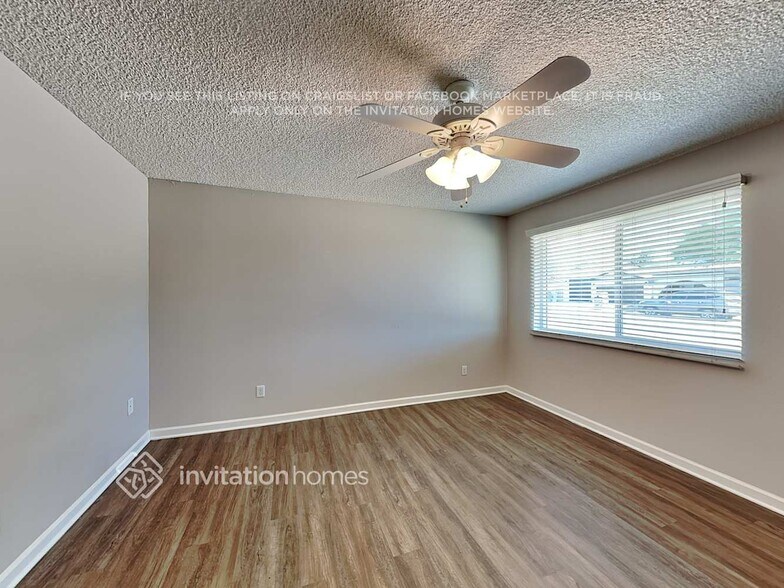 Building Photo - 4322 E Villa Maria Dr