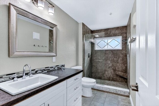 Building Photo - Immaculately updated 3/2.5 Three-Story Maitland Condo in Visconti!