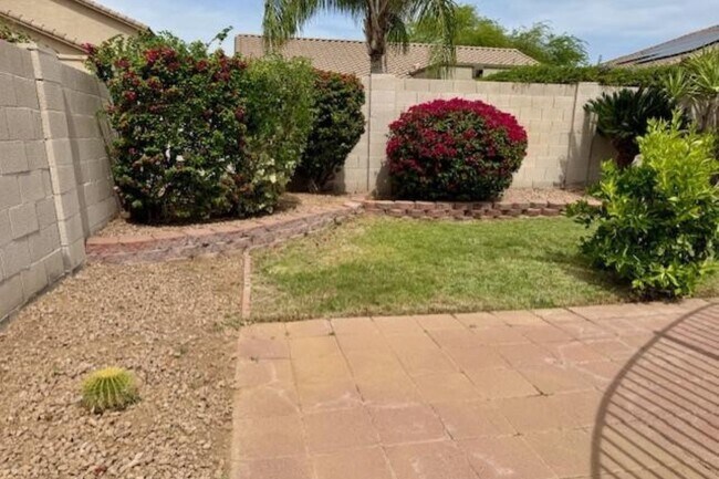 Building Photo - 7798 E Buteo Dr