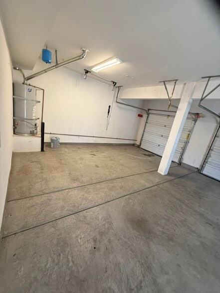 Building Photo - 15645 Calabria Ct