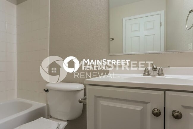Building Photo - 4 Bedroom Pet-Friendly Home in DENVER, CO ...