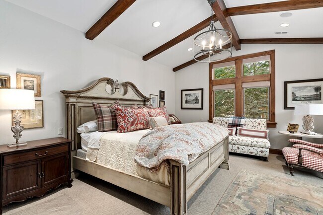 Building Photo - Beautiful 4 bedroom 3.5 bath alongside the Wasatch Mountains!