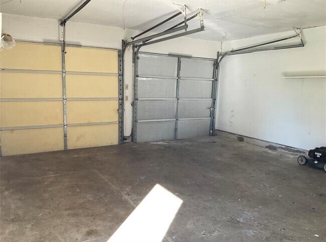 Building Photo - 805 Northbend Dr