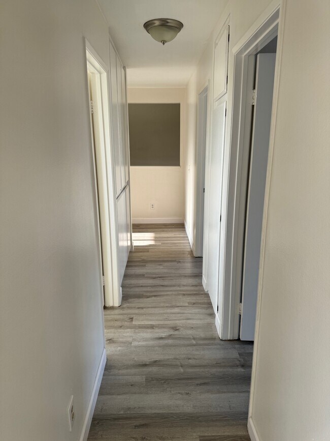 Building Photo - 512 E Lime Ave