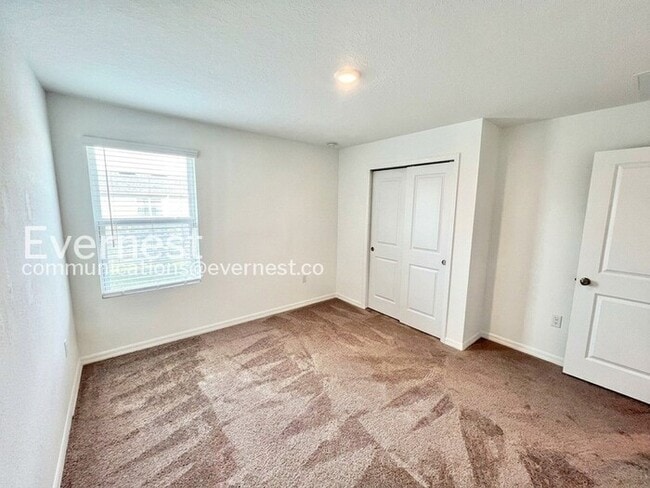 Building Photo - Spacious 5 Bed, 3.5 Bath Home with Fenced Yard and 2-Car Garage | Available Soon!