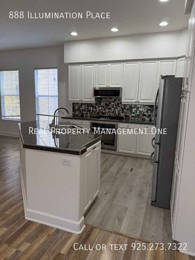 Building Photo - 888 Illumination Pl