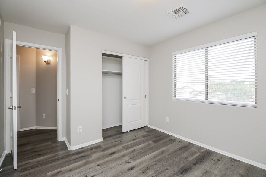 Building Photo - 85 W Brangus Way
