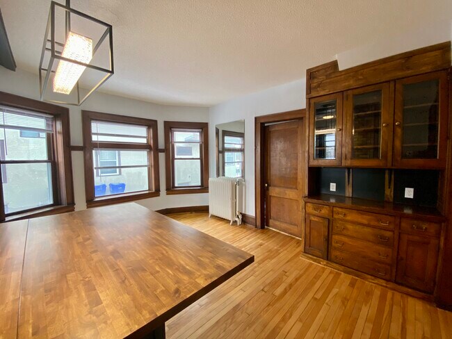 Building Photo - 780 Curfew St