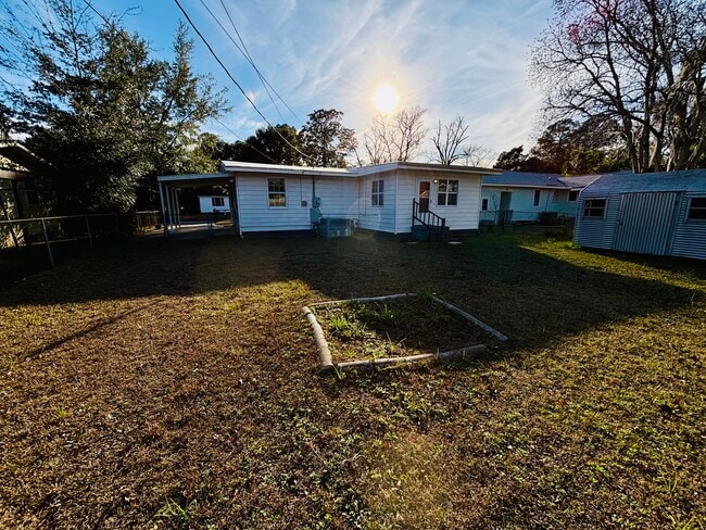 Building Photo - 1312 E 60th St