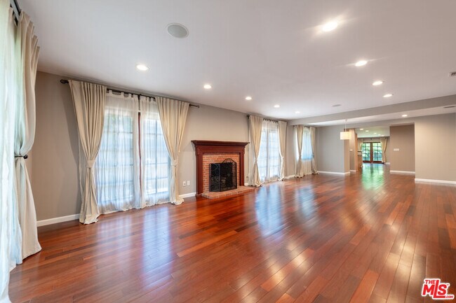 Building Photo - 4167 Klump Ave