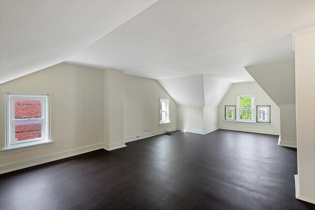 Building Photo - 437 S 14th St
