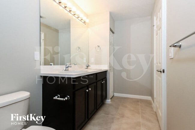 Building Photo - 1992 SW Sunglow St