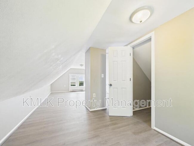 Building Photo - 701 Kling St