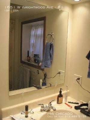 Building Photo - 1651 W Wrightwood Ave