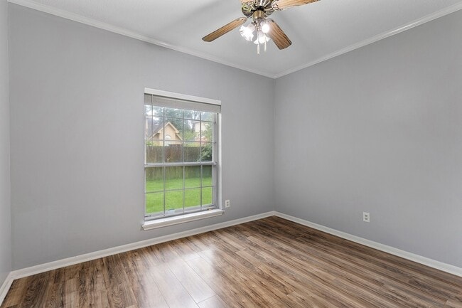 Building Photo - 5622 Woodland Creek Dr