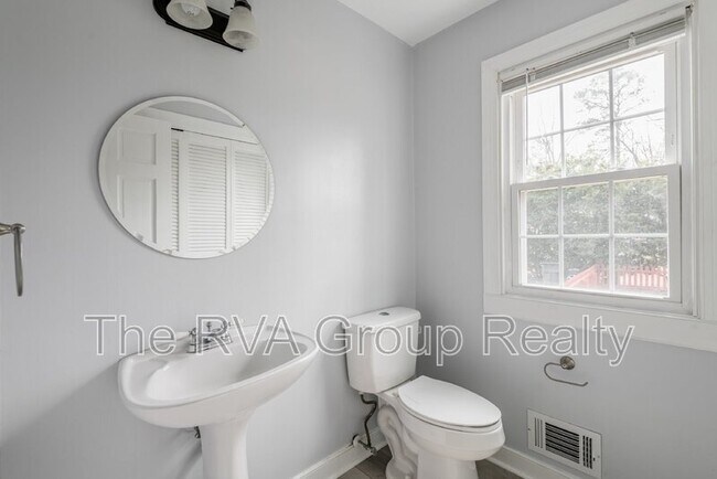 Building Photo - 1601 Lancashire Dr