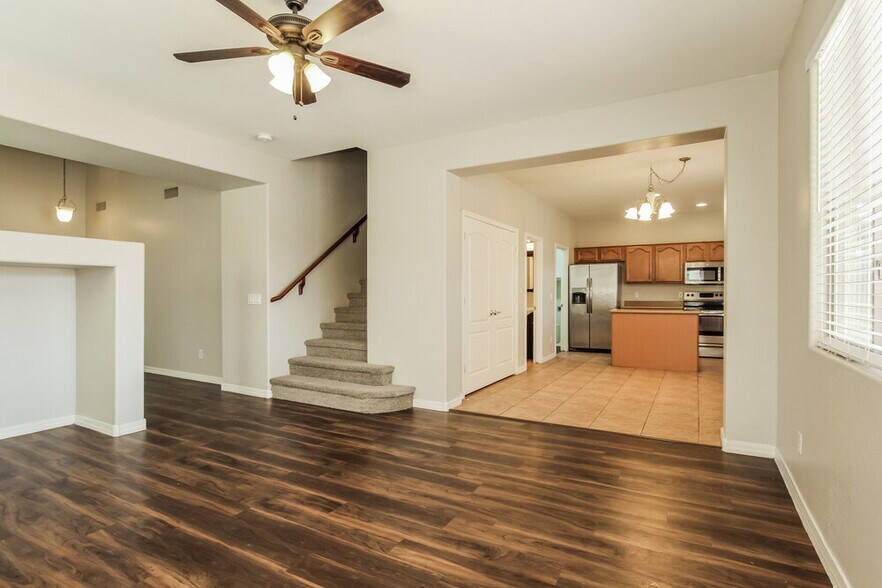 Building Photo - 17520 W Mauna Loa Ln