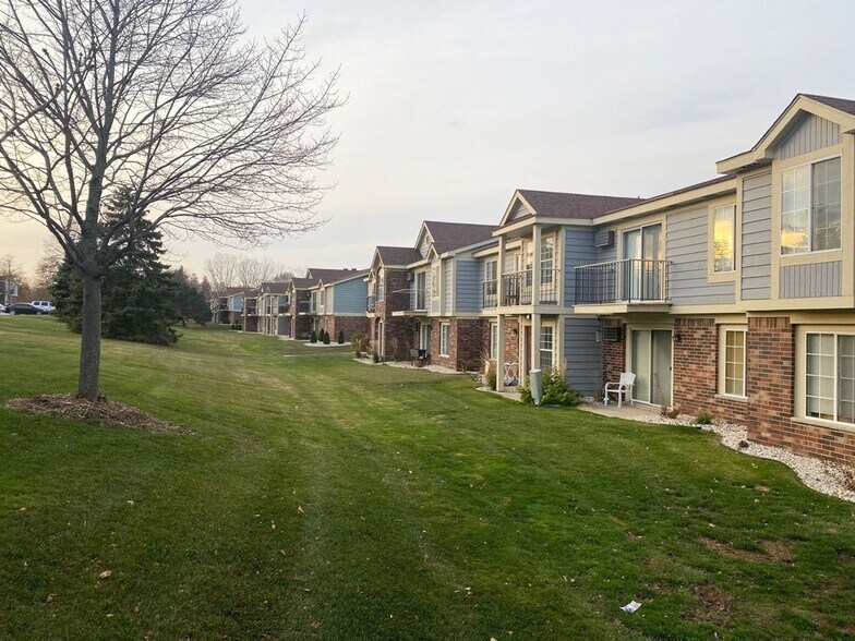 Wood Creek Apartments 3113 15th St Kenosha WI 53144 Apartment Finder