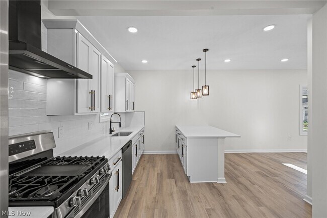 Building Photo - 12028 Wade Park Ave