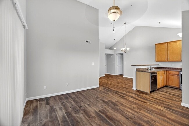 Building Photo - HALF OFF FIRST MONTH RENT!! Beautiful 2-Bedroom, 2-Bath Condo in a Prime Location!