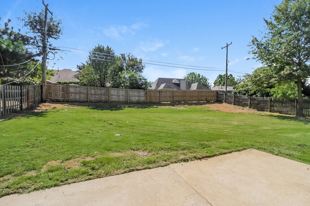 Building Photo - 8685 Rhonda Cir S