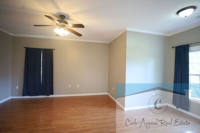 Building Photo - 4 bedroom 2 bath recently built home (Nett...