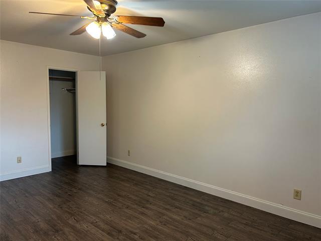 Building Photo - 517 N Holiday Dr