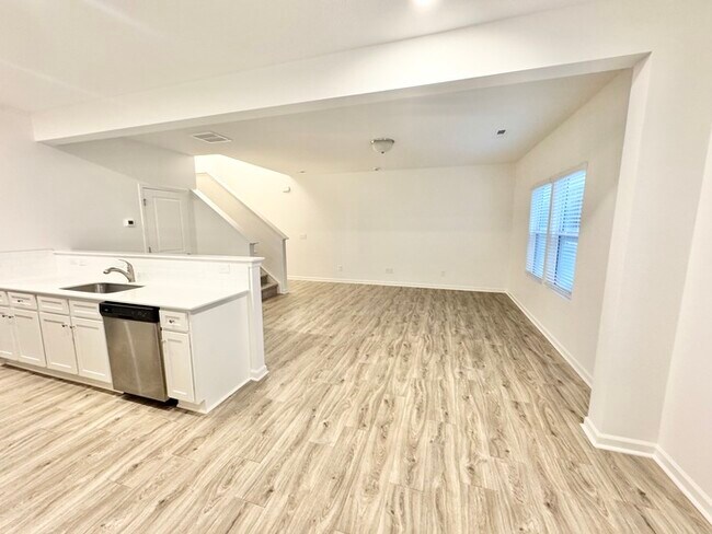 Building Photo - 115 Luna Ln