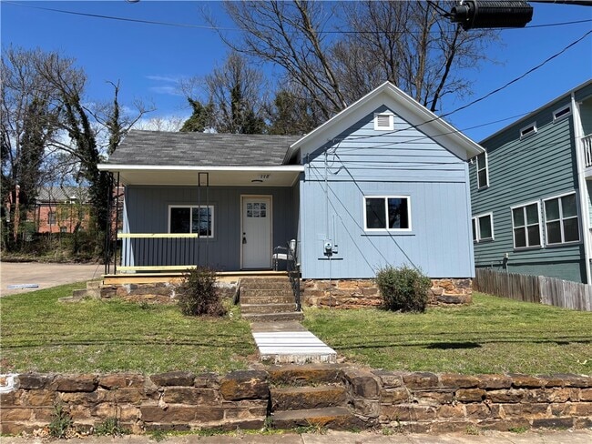 Building Photo - 118 E Spring St