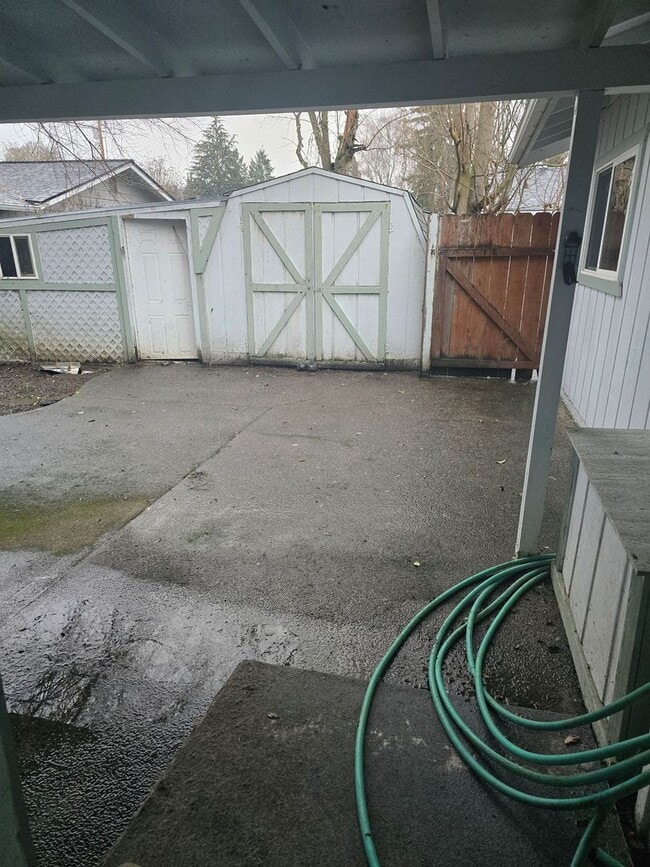 Building Photo - 3 bed 1 bath  Home for Rent in Grants Pass