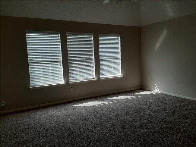 Building Photo - 1385 El Camino Village Dr