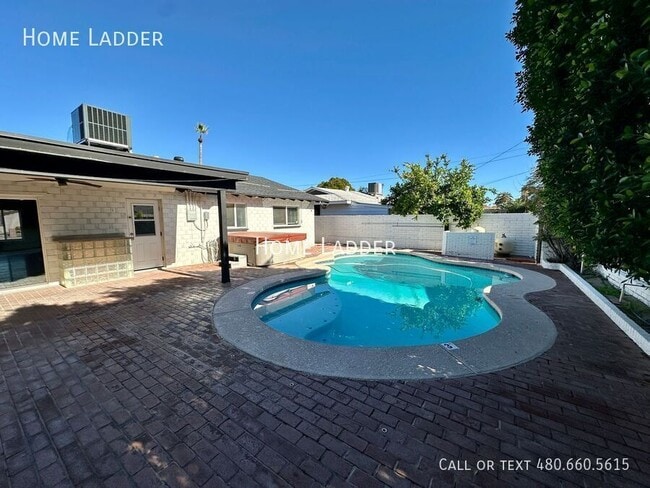 Building Photo - 8323 E Sells Dr