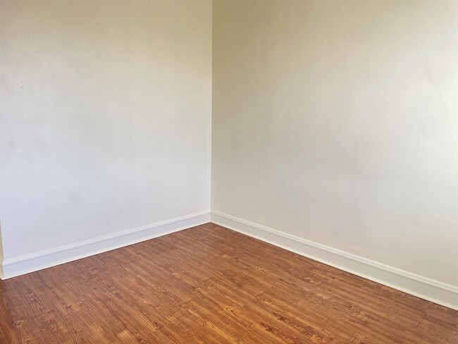 Building Photo - 6214 S Kilpatrick Ave