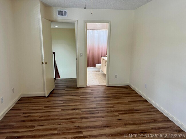 Building Photo - 3119 Kingston Ct