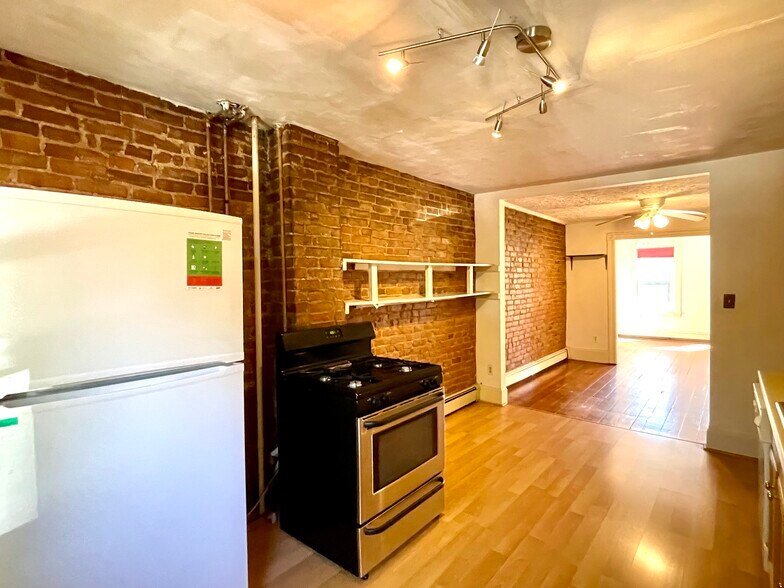 Building Photo - 14 Mead St