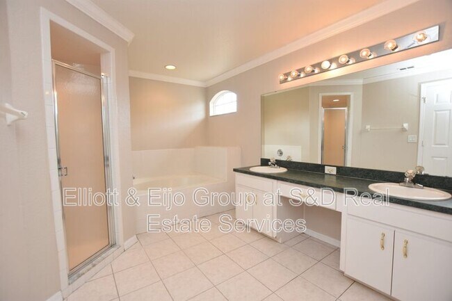 Building Photo - 6233 Napa Dr