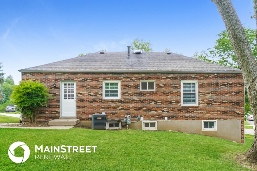 Building Photo - 3208 Cabinwood Dr