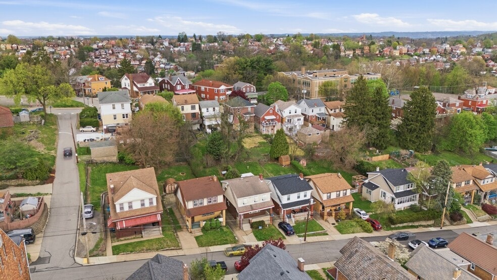 Building Photo - 107 Catskill Ave