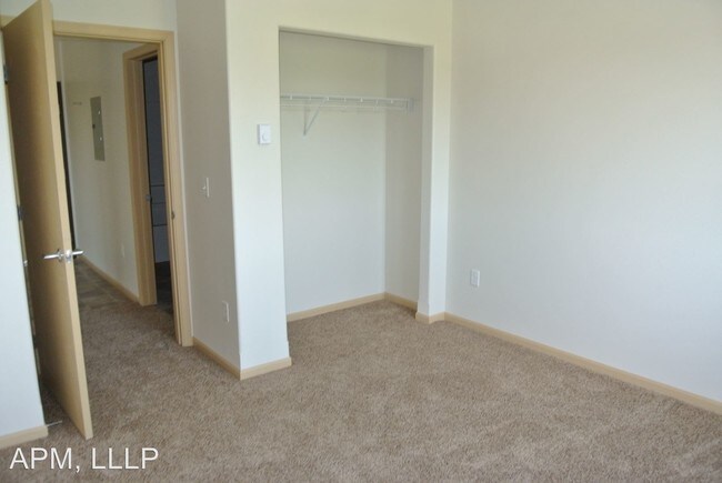 Building Photo - 1900 Dakota Dr