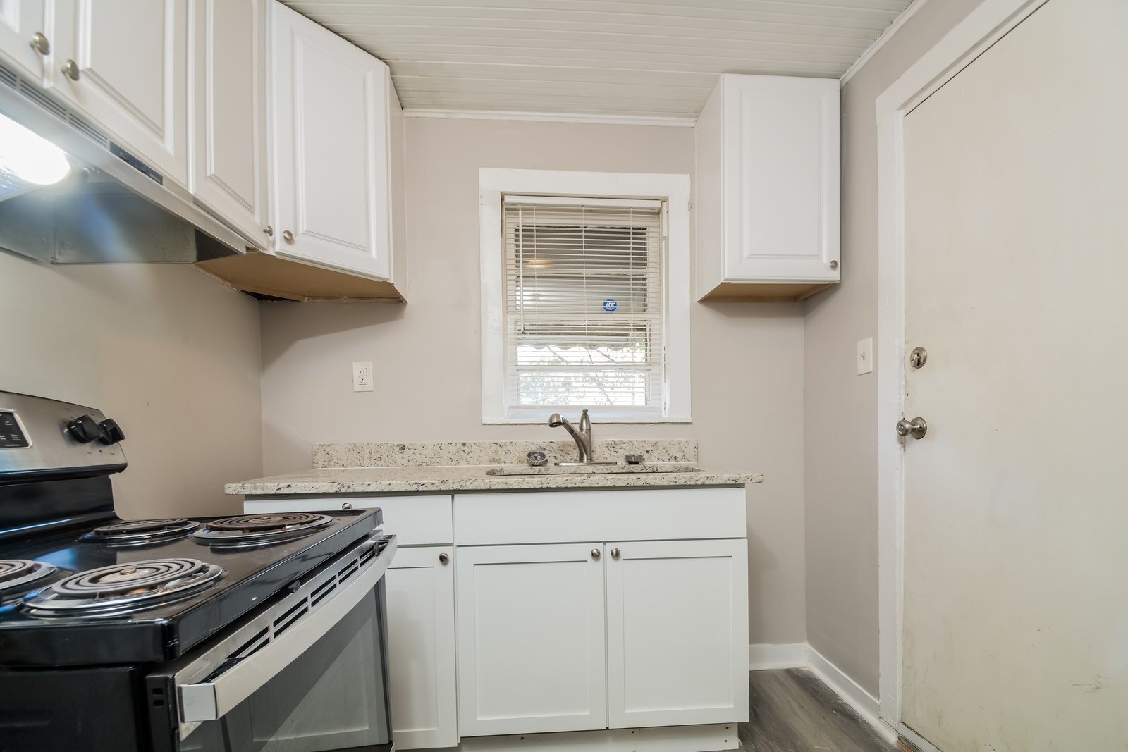 Building Photo - 1915 Armstrong St