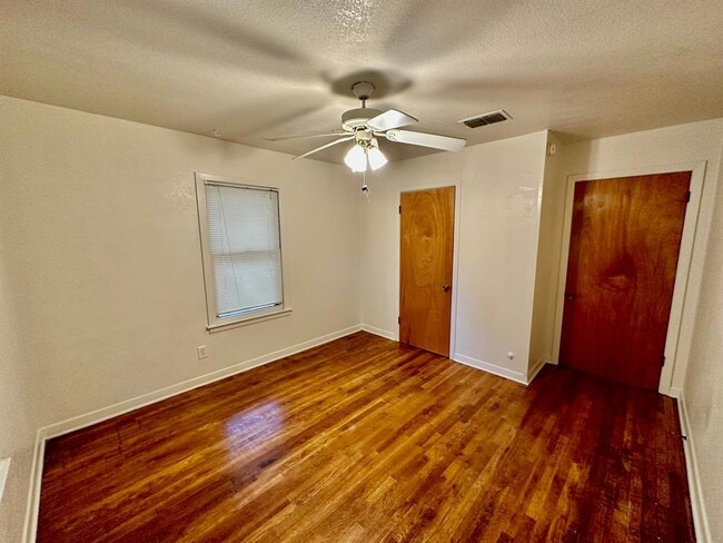 Building Photo - 931 Cheatham St