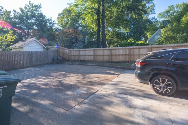 Building Photo - 1844 COWDEN Dr