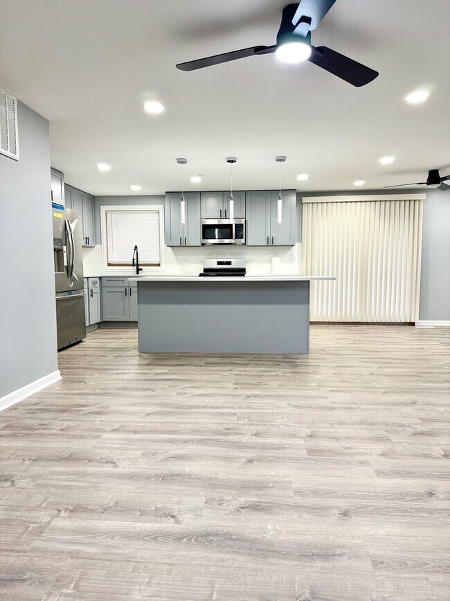 Building Photo - 1310 Somerset Ln