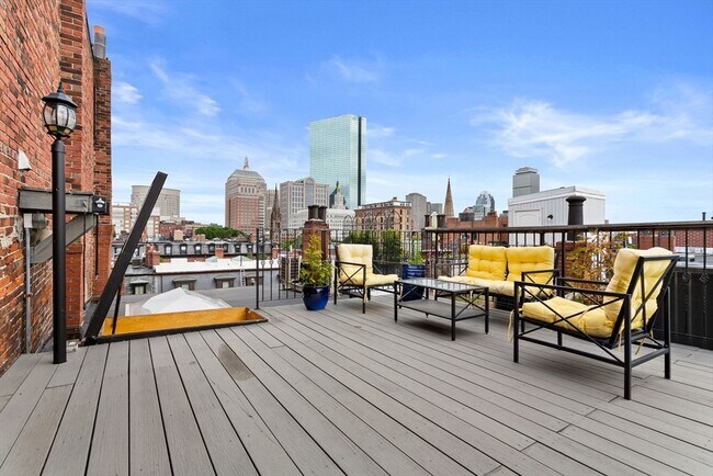 Primary Photo - 127 Beacon St