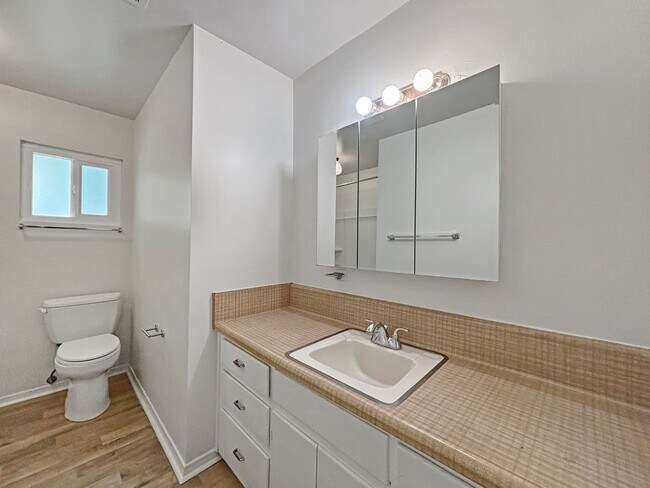 Building Photo - Beautiful 5BD/3BA House Near SDSU W/ W/D, ...