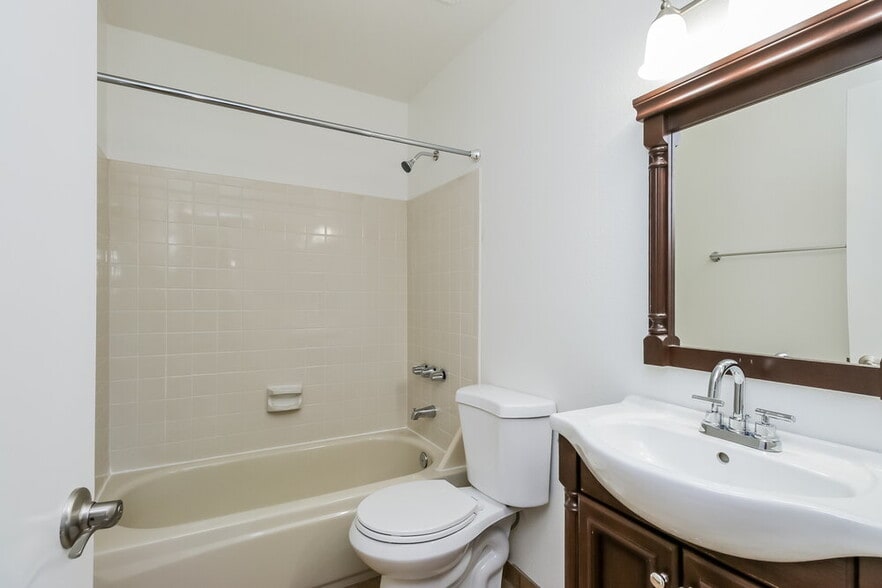 Building Photo - 7453 E Diamond Ave