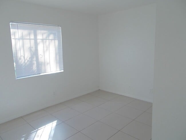 Building Photo - Charming 2-Story 3 Bedroom Townhome