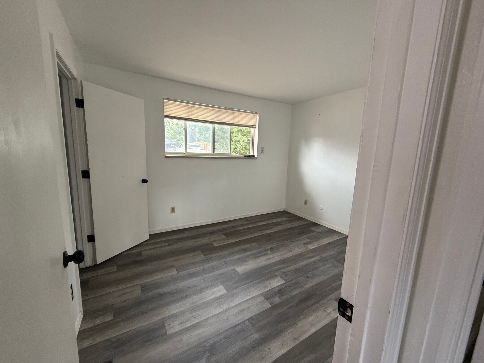 Building Photo - 211 S Brentwood St